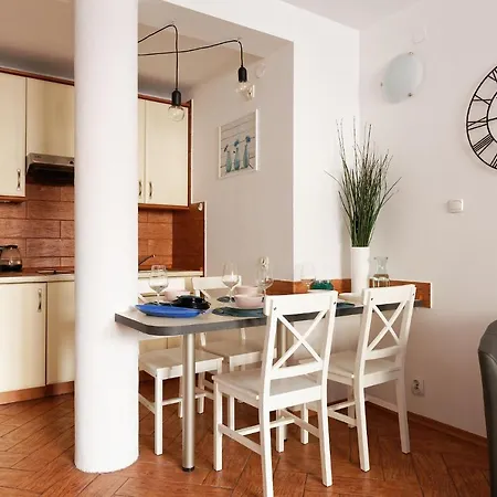 Puerto I Costa Blisko Plazy W Kolobrzegu Колобжег